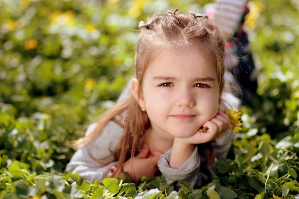 girl-1250679_1920